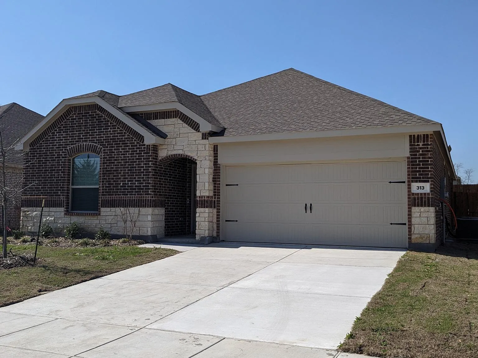4 bed, 1996 sqft, $2,200 — Photo 2