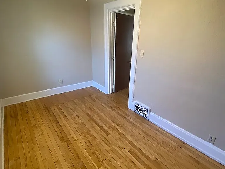 1720 N Astor St — Photo 4