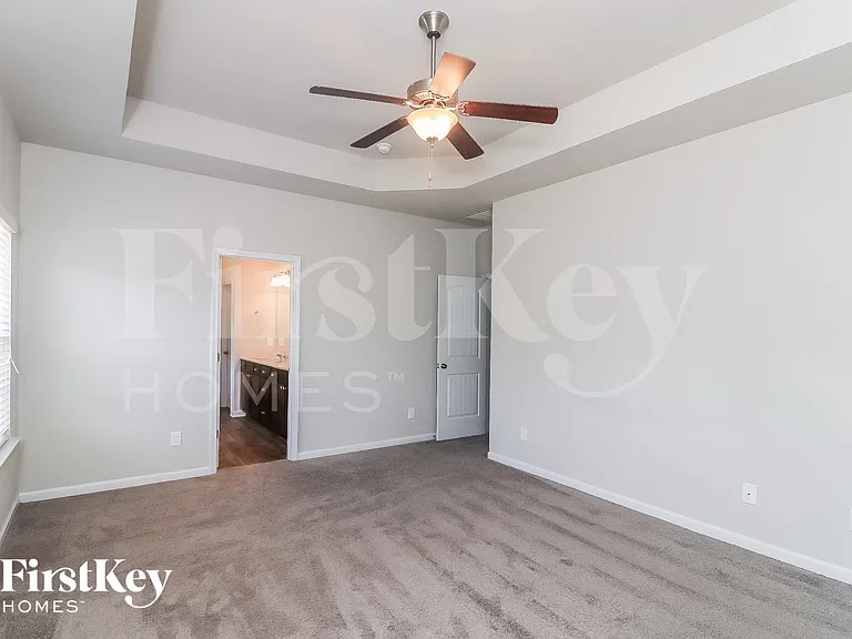 100 Howard Ave — Photo 8