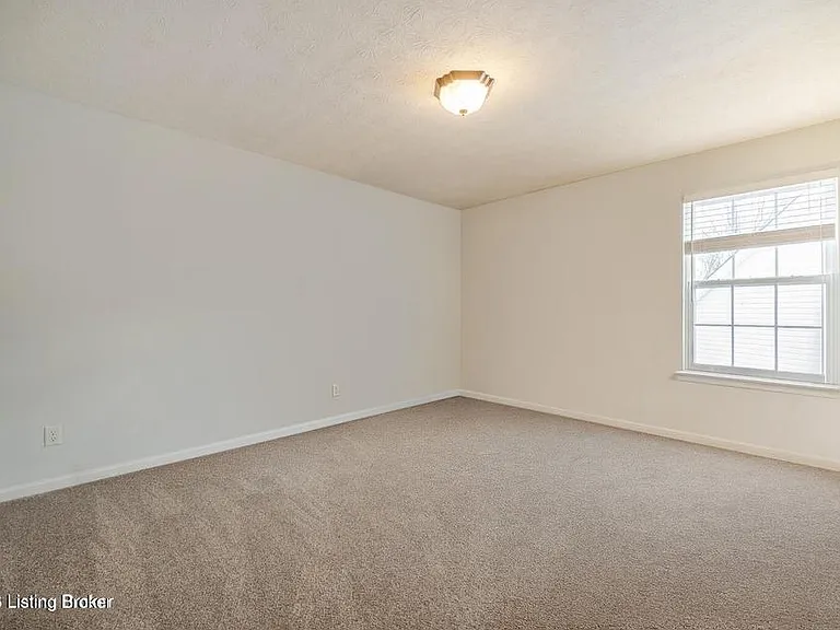 11302 Sullivan Ct — Photo 3