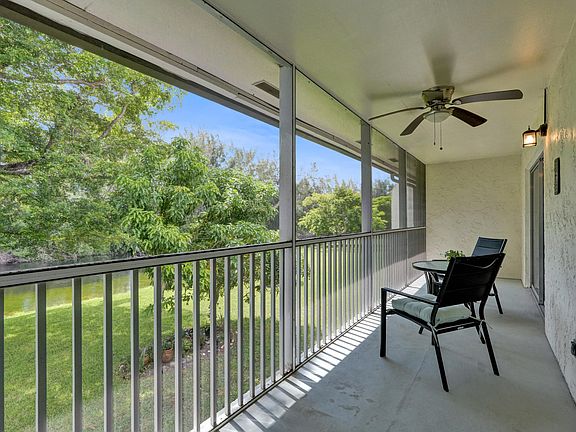 3rd image of 130 LAKE MERYL Drive #227