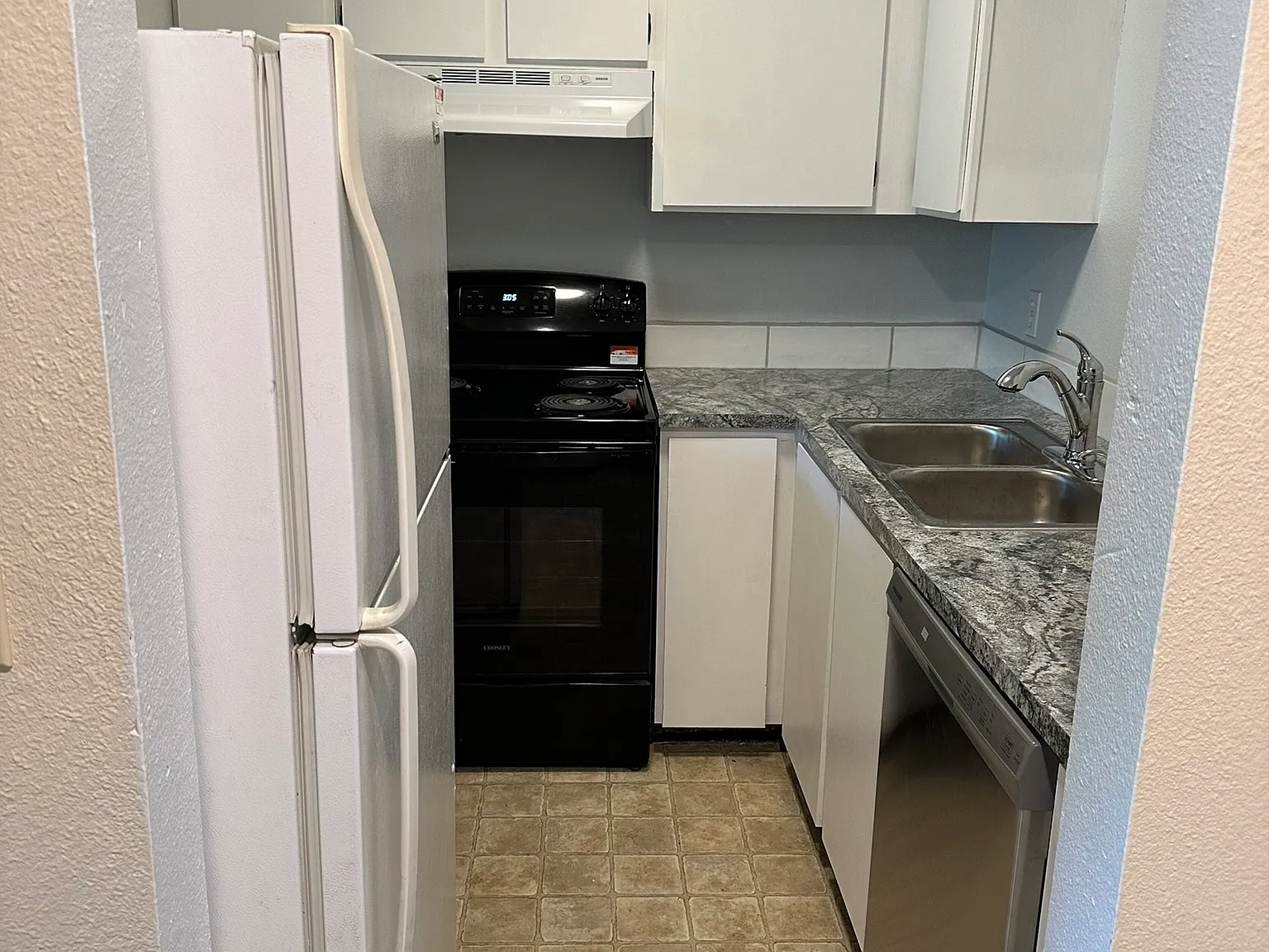 2 bed, 915 sqft, $1,250 — Photo 2
