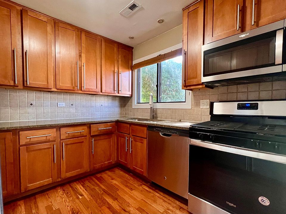 1st image of 1013 Bayside Dr #13