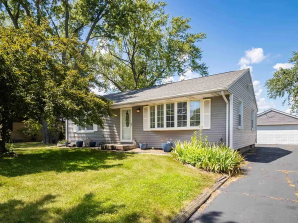 6119 W Fairview Rd, Peoria, IL 61607