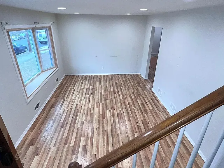 527 Oak St — Photo 4