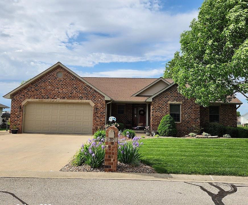 1st image of 20 Wren Dr