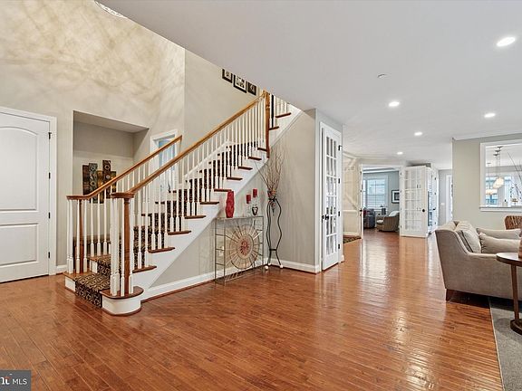 4th image of 204 Pelham Ct