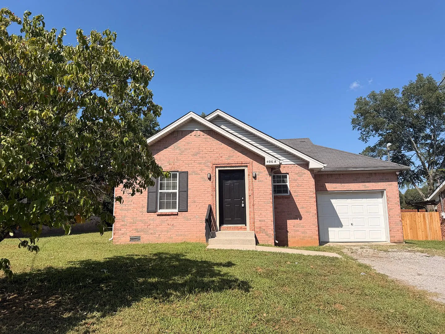 Newly Refreshed 3 Bedroom 2 Bath home in the heart of Smynra! — Photo 2