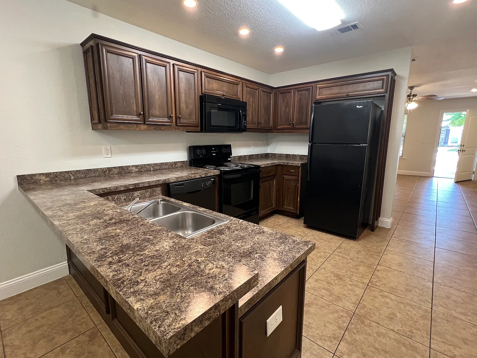 3 bed, 1294 sqft, $1,395 — Photo 4