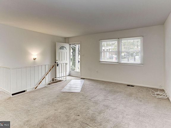 3rd image of 4878 Langer Ln