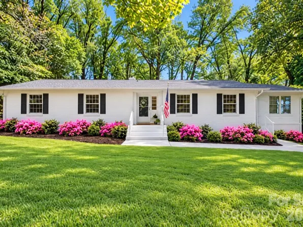 7400 Oakwood Ln, Charlotte, NC 28215