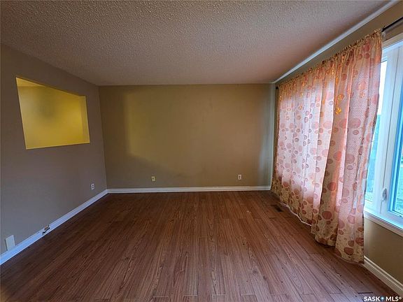 3rd image of 521 Albert St #103