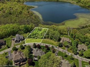 5988 Nottingham Point, Brighton, MI 48116