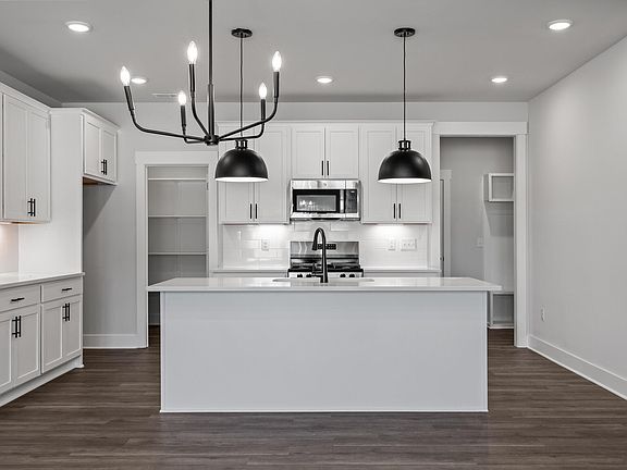 4th image of 815 Central Park