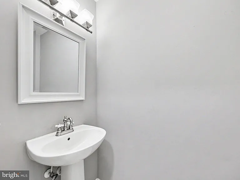 11527 Bertram St — Photo 25