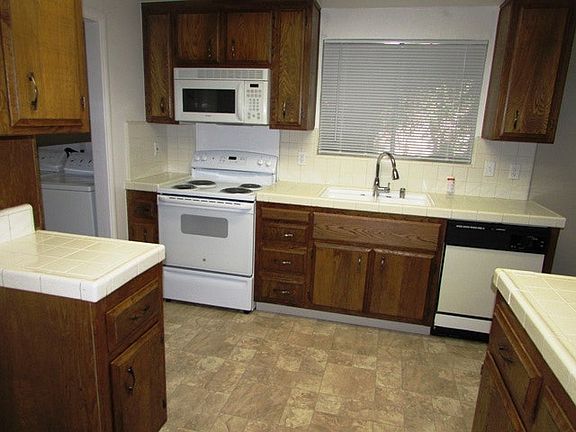 2nd image of 28 Parkshore Cir