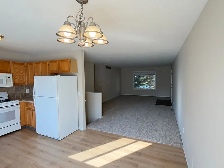 4441 Hillrise Ct NE — Photo 7