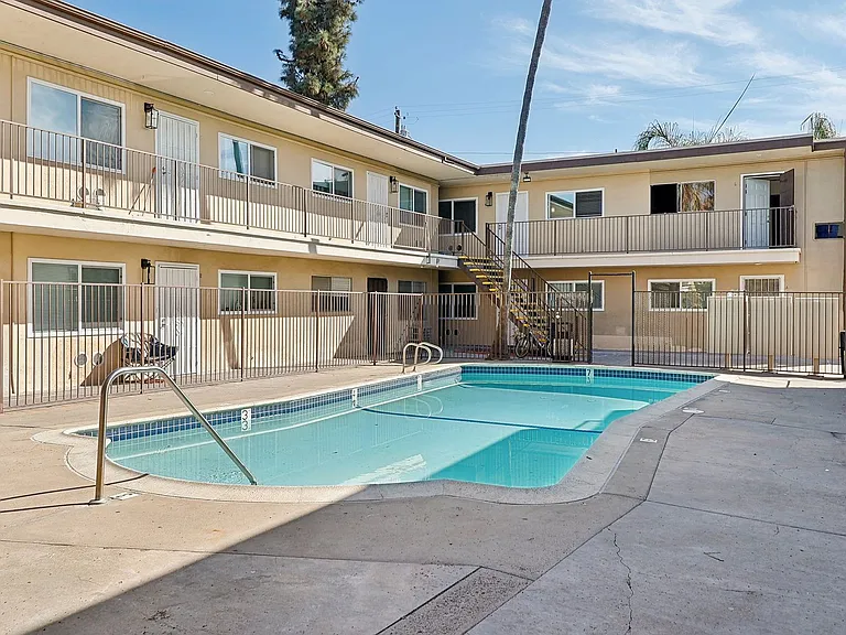 Palm Terrace Apartments — Photo 14