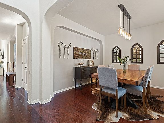 4th image of 2520 Saint James Pl