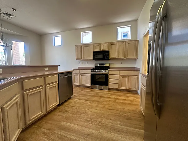 10717 Dover Creek Ave — Photo 9