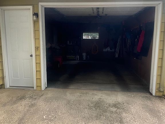 5th image of 1002 Rock Island Ave