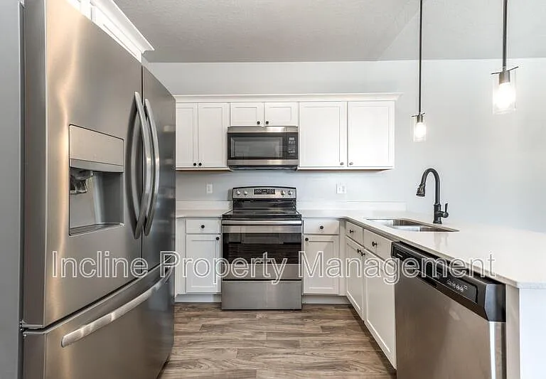 654 N Emery Ln — Photo 3