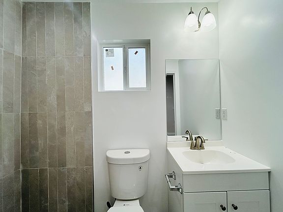 4th image of 14210 Sylvan St #8
