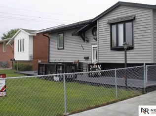 906 Avenue O, Carter Lake, IA 51510