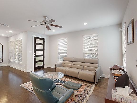 4th image of 223 Claremont Ave Unit 101