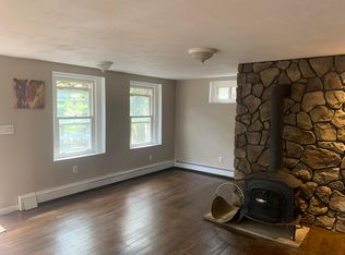 95 E Bartlett Rd, Middle Island, NY 11953