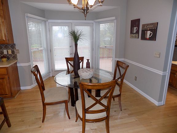 2nd image of 124 Worthington Oaks Dr