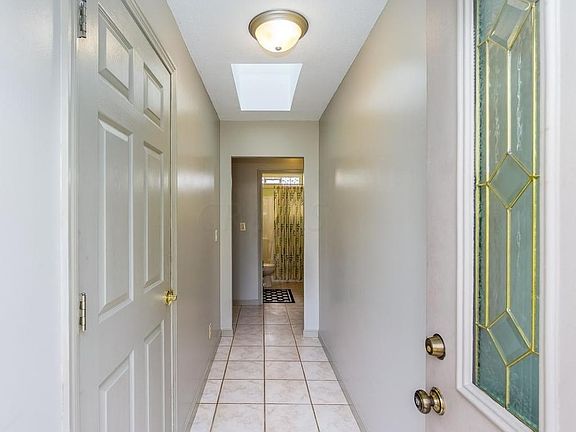 Entry/Foyer