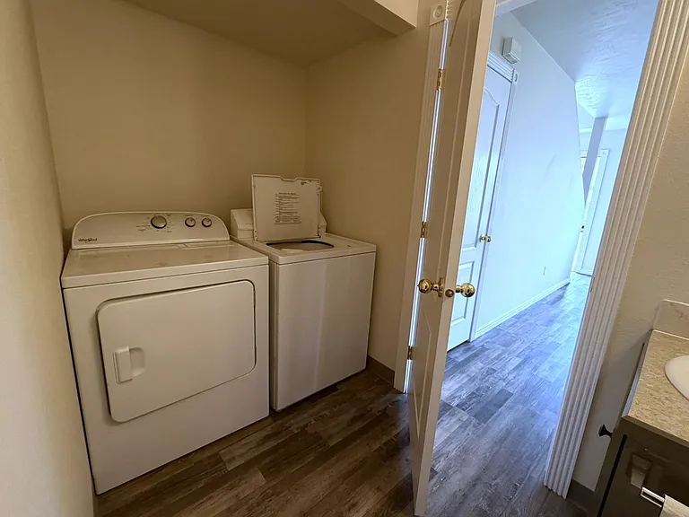 Midland 4-Plex 141 — Photo 7