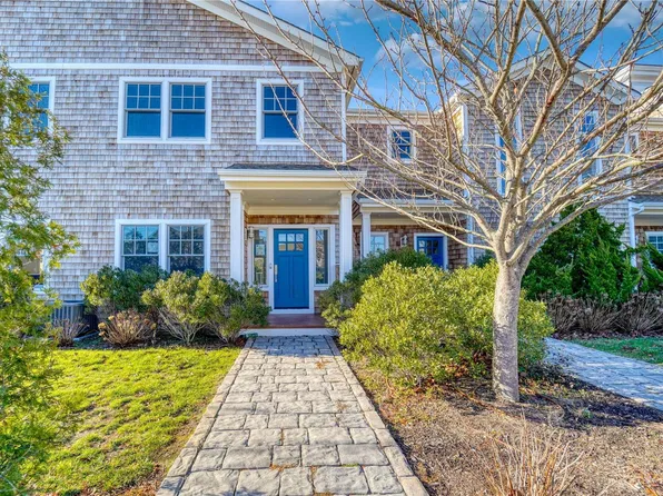 68 Foster Avenue #5, Hampton Bays, NY 11946