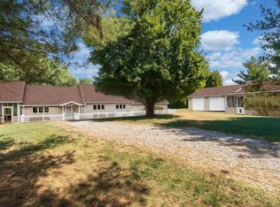 350 Oak Grove Rd, Makanda, IL 62958