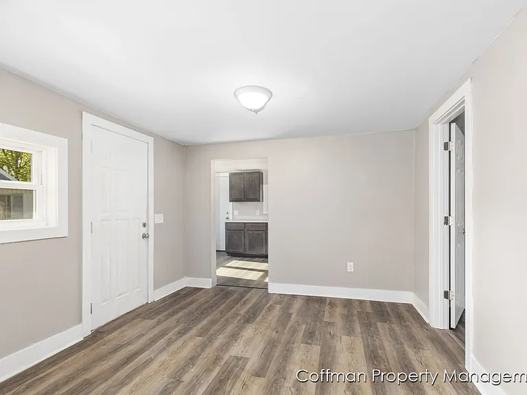 2065 Johanna Ave SW — Photo 3