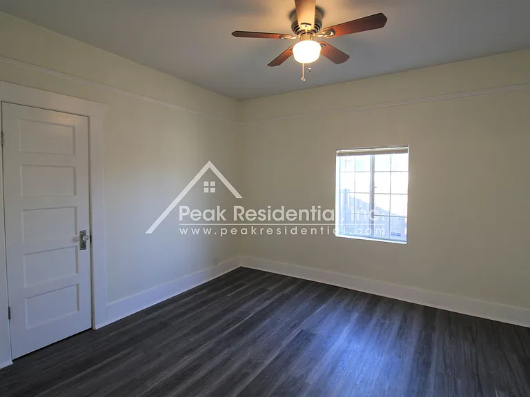 1042 Las Palmas Ave — Photo 18