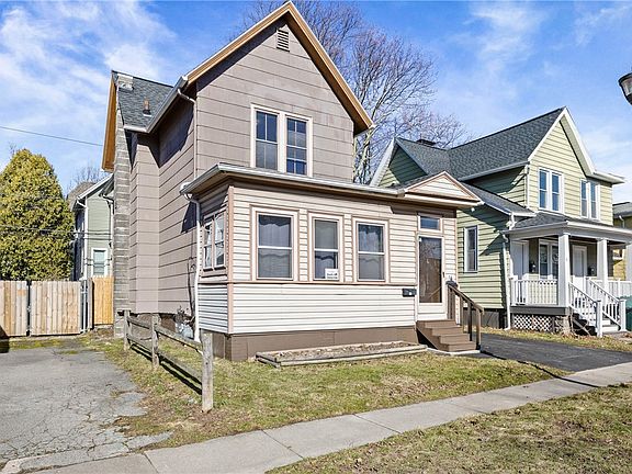 3rd image of 35 Woodlawn St