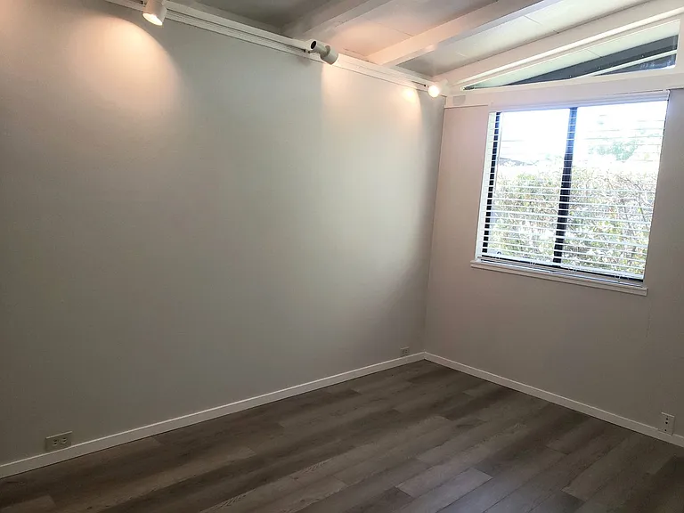 10400 Johnson Ave — Photo 11