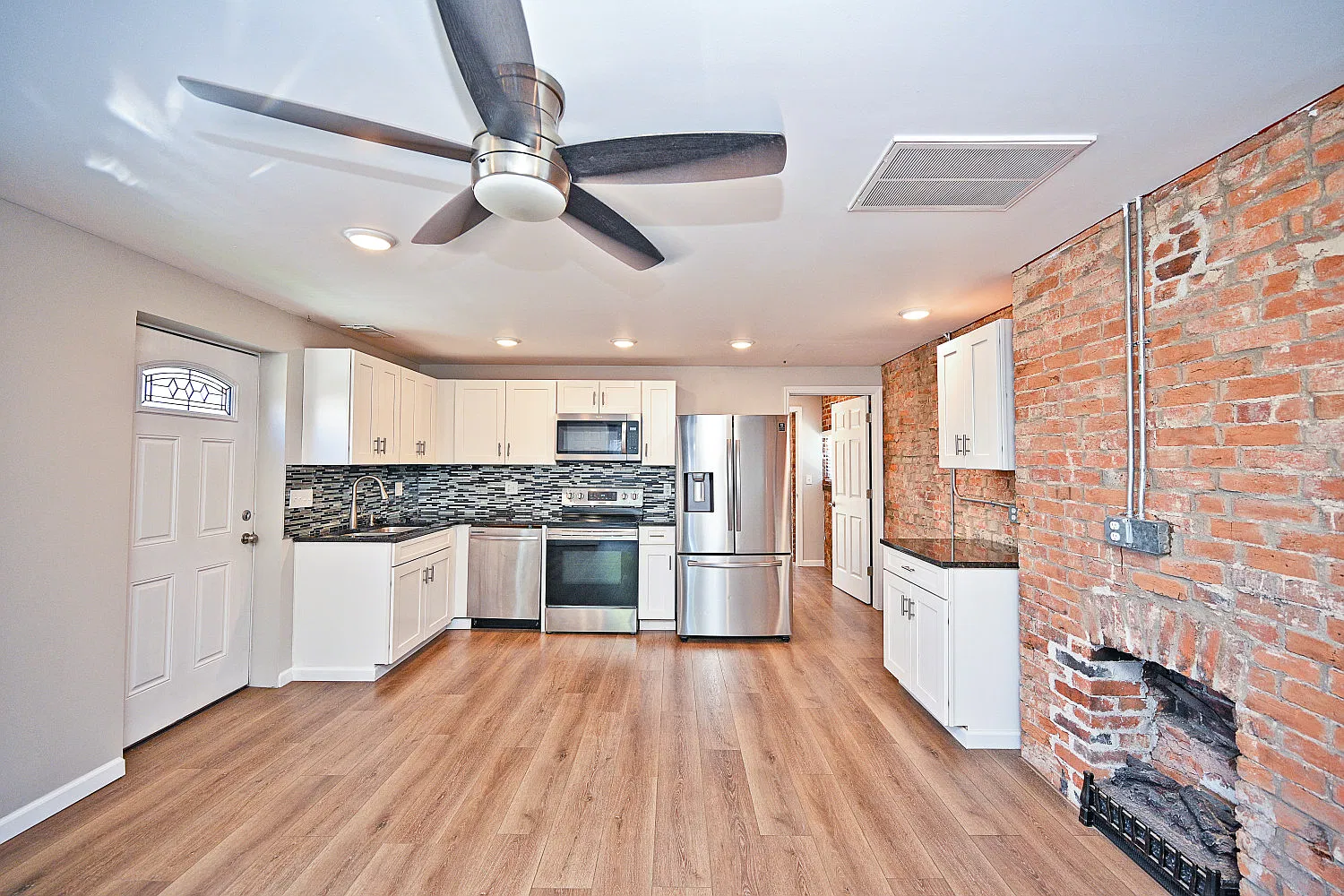 2 bed, 775 sqft, $1,695 — Photo 4