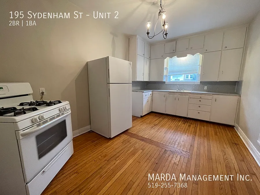 Spacious 2bed/1bath Apartment In Dresden! Ensuite Laundry! + Utilities — Photo 1