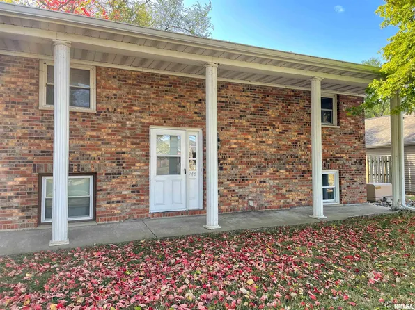946 Edgewater Dr, North Pekin, IL 61554
