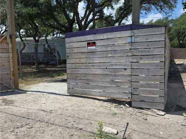 625 S Kossuth St, Rockport, TX 78382