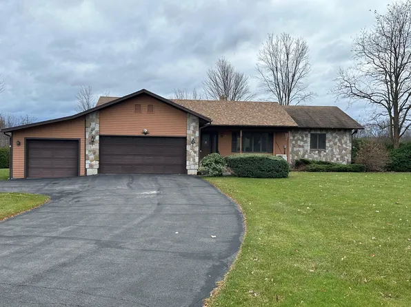 2 Arnold Rd, Plattsburgh, NY 12901