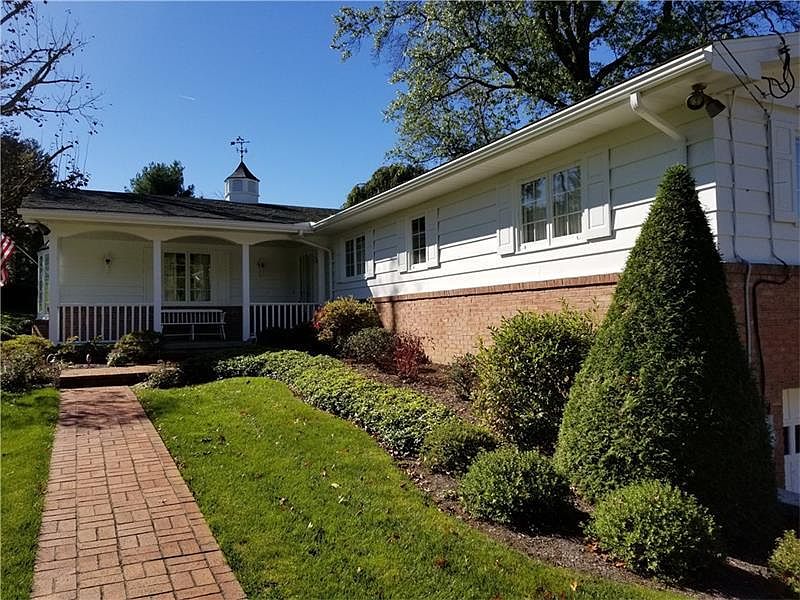 1st image of 200 North Dr