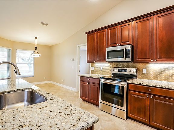 4th image of 229 NE 7th Pl