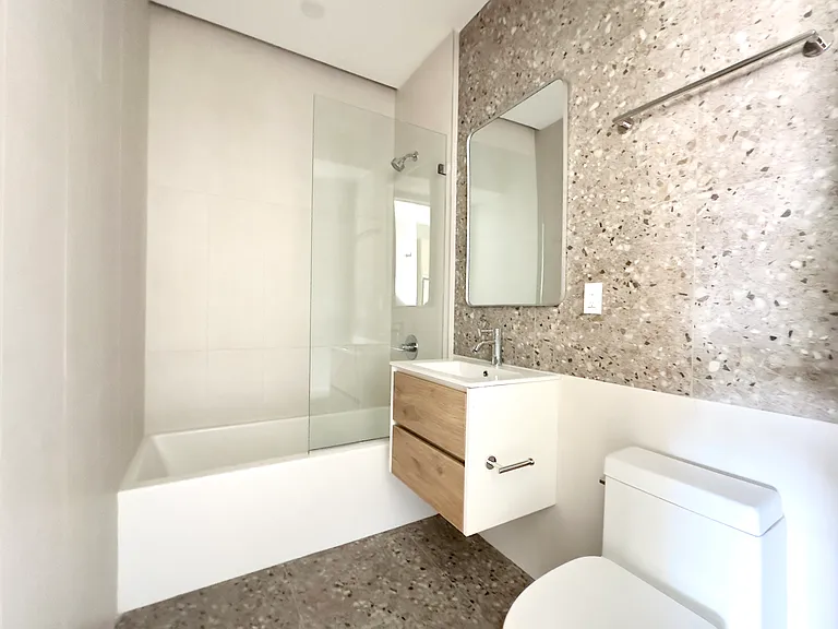109 S 6th St #4E — Photo 8
