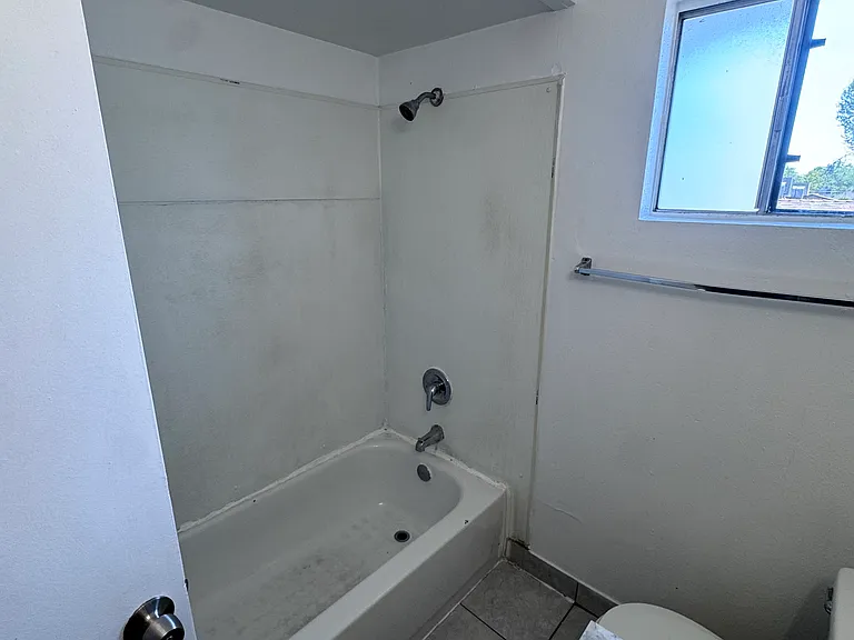 310 Hughes Ln #E — Photo 9