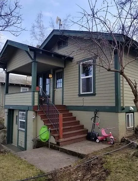 1412 1/2 E 10th Pl — Photo 1