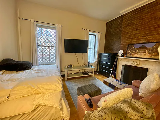 Rented by Bond New York | media 7